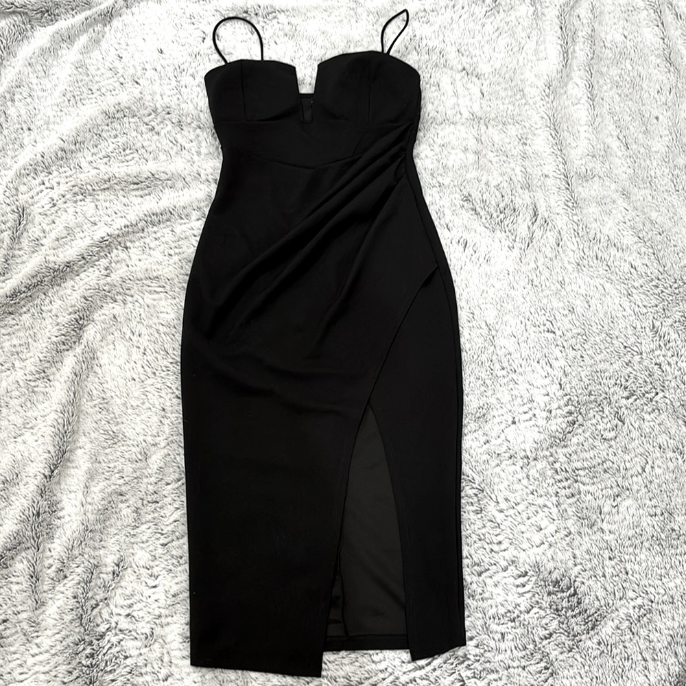 Size M black bodycon dress